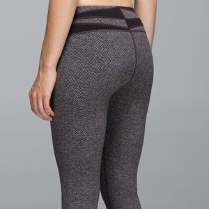 Lululemon Wunder Under Giant Herringbone black heather  size 6